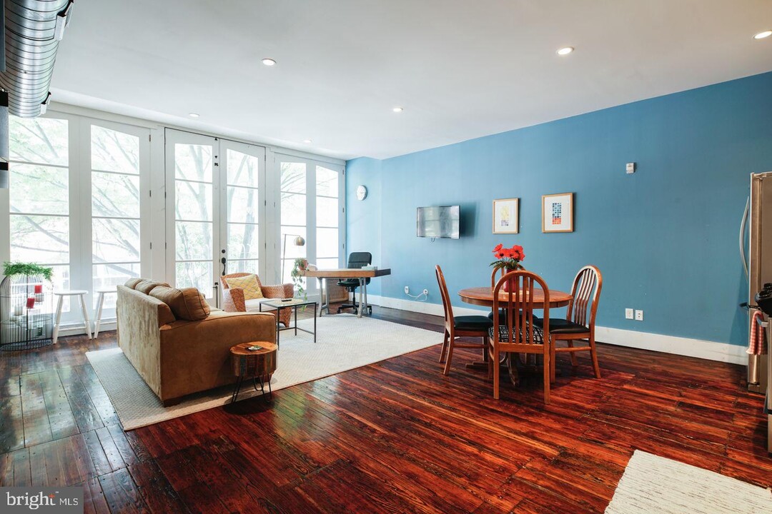 126 N 3rd St-Unit -2 in Philadelphia, PA - Building Photo