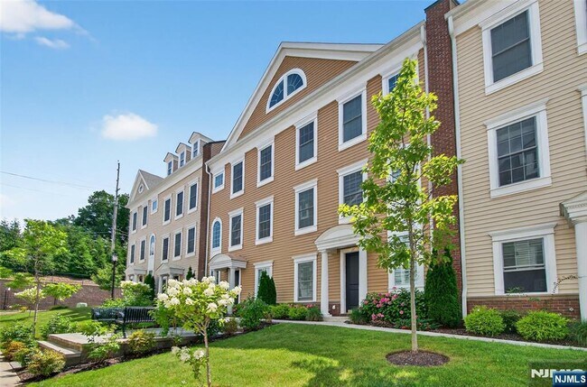 283 Bradley Dr in Wood Ridge, NJ - Building Photo - Building Photo