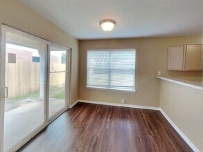 17238 S Summit Canyon Dr in Houston, TX - Building Photo - Building Photo