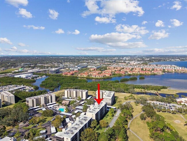 2700 Cove Cay Dr in Clearwater, FL - Building Photo - Building Photo