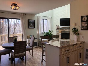 355 Ledge Dr in Torrington, CT - Building Photo - Building Photo