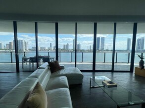 5500 Island Estates Dr in Aventura, FL - Building Photo - Building Photo