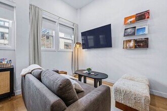 168 McCaul St, Unit SI ID1389231P in Toronto, ON - Building Photo - Building Photo