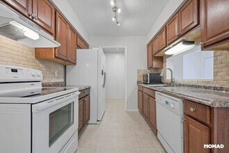 4067 NW Cinnamon Tree Cir in Jensen Beach, FL - Building Photo - Building Photo