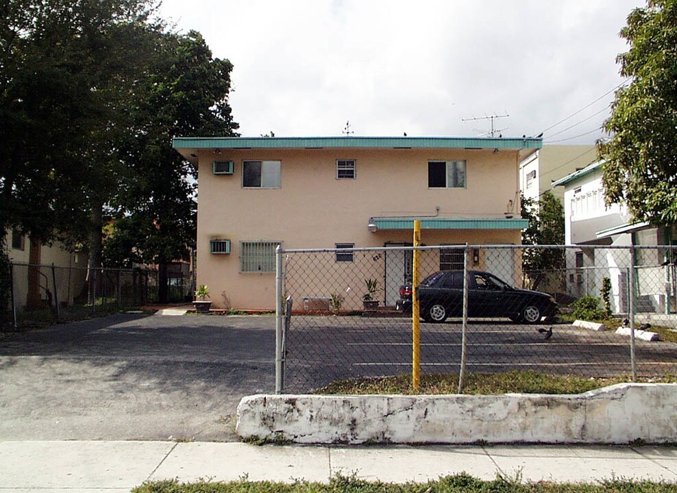 616 SW 7th Ave in Miami, FL - Building Photo