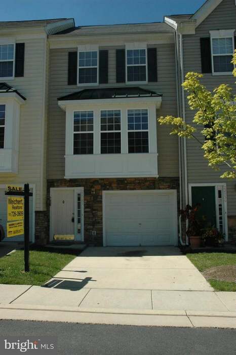 22954 Fontwell Square in Sterling, VA - Building Photo