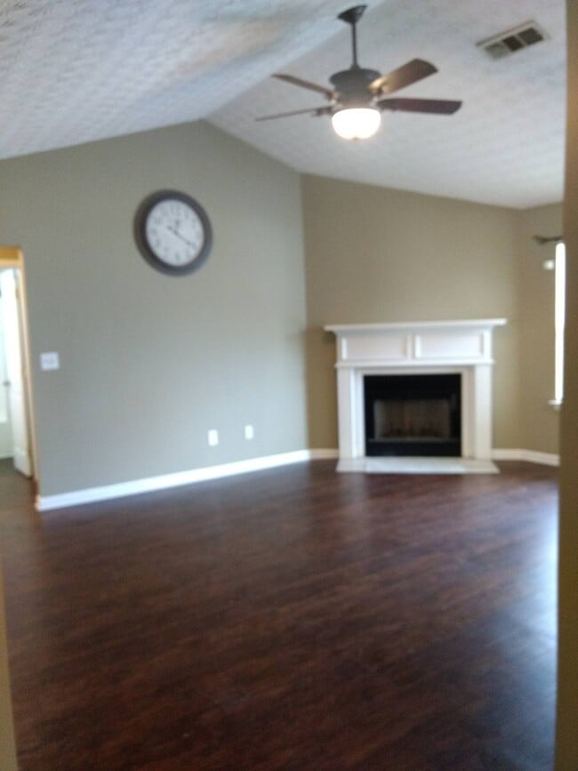 7927 Tara Rd in Jonesboro, GA - Building Photo - Building Photo