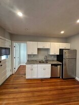 110 Crescent Ave, Unit 1 in Melrose, MA - Building Photo