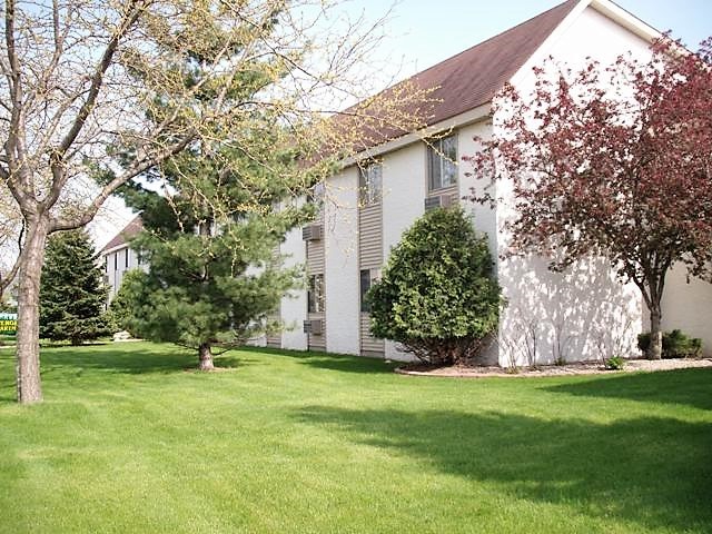 316 & 400 Monitor Apartments in La crosse, WI - Building Photo