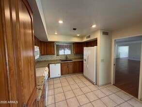 10402 E Regal Dr in Sun Lakes, AZ - Building Photo - Building Photo