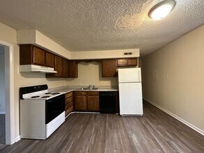 932 Lafayette Rd in Clarksville, TN - Building Photo - Building Photo