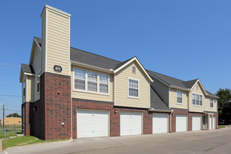 Oakmont Apartment Homes in Catoosa, OK - Building Photo - Building Photo