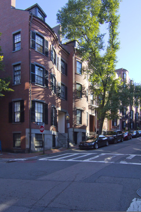 105 Pinckney St in Boston, MA - Foto de edificio