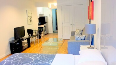 626 Tenth Avenue in New York, NY - Building Photo - Building Photo