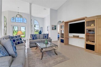 2202 NW 38th Pl in Cape Coral, FL - Foto de edificio - Building Photo