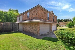 134 Main Pl in Euless, TX - Building Photo