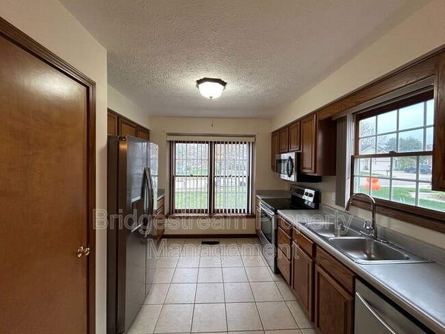 1634 Tamworth Cir in Miamisburg, OH - Building Photo - Building Photo