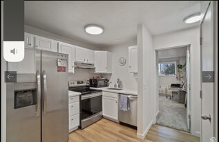 350 E 700 S in Salt Lake City, UT - Building Photo
