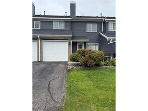 1790 Donegal Dr in Woodbury, MN - Building Photo - Building Photo