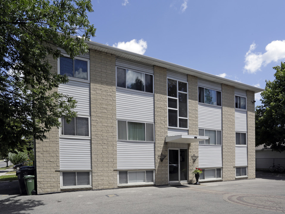 346 Paisley Rd in Guelph, ON - Building Photo