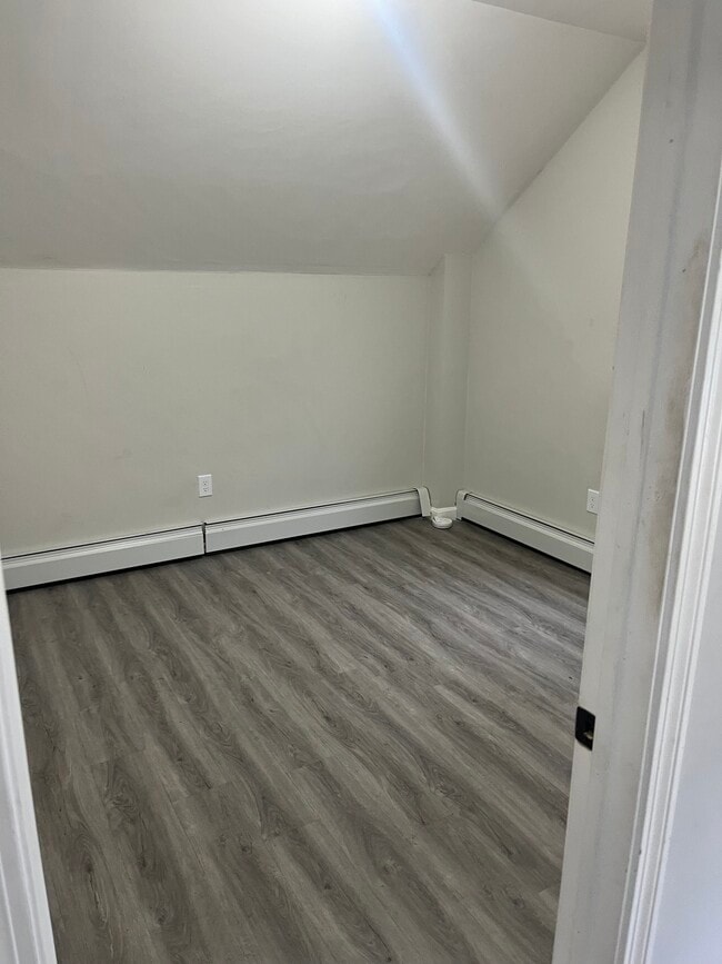 16R Lisbon St, Unit 2 in Providence, RI - Building Photo - Building Photo