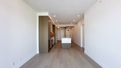 1342 Johnston Rd in White Rock, BC - Building Photo - Building Photo