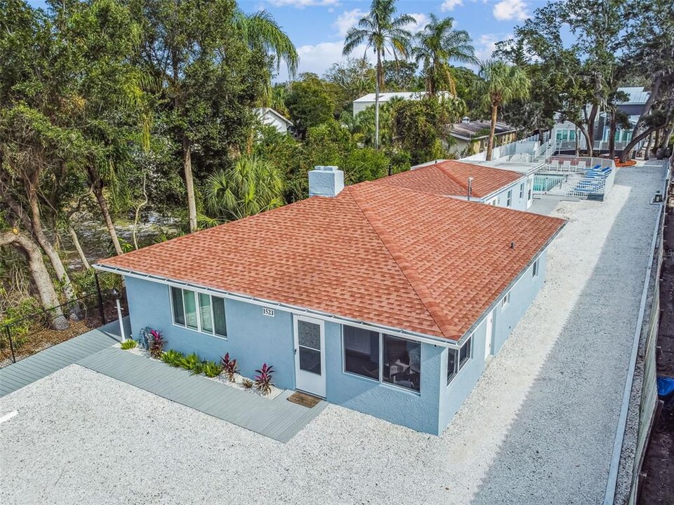 1523 Bayshore Blvd in Dunedin, FL - Foto de edificio