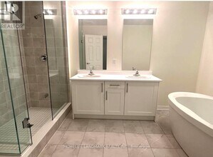 1131 Plymouth Dr in Oshawa, ON - Building Photo - Building Photo