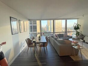 340 W Diversey Pky, Unit 2319 in Chicago, IL - Building Photo - Building Photo