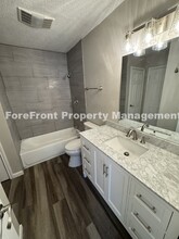 5629 Lochmoor in San Antonio, TX - Building Photo - Building Photo