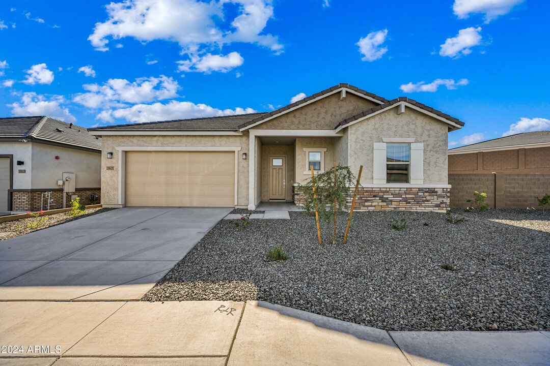 13621 W Steed Ridge Rd in Peoria, AZ - Building Photo