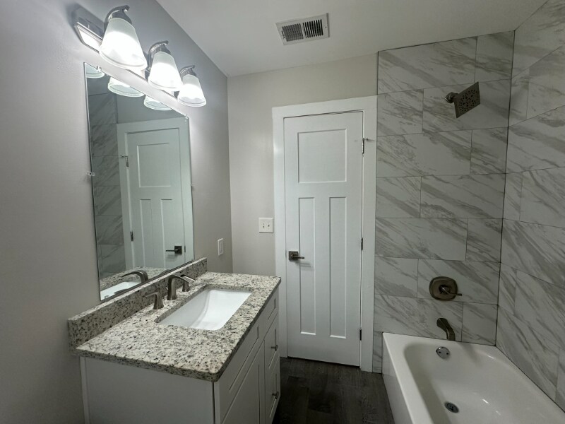 569 Woods Dr NW in Atlanta, GA - Building Photo