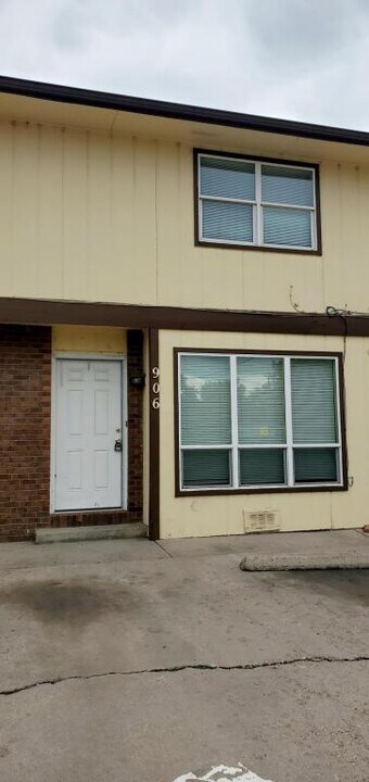 906 Hersinger Pl in Loveland, CO - Building Photo