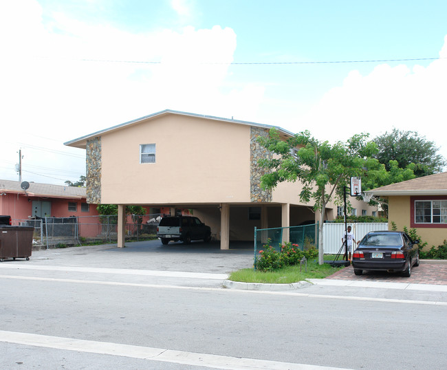 16124 NE 19th Pl in Miami, FL - Building Photo - Building Photo