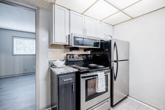 Selwyn Flats in Charlotte, NC - Building Photo - Building Photo