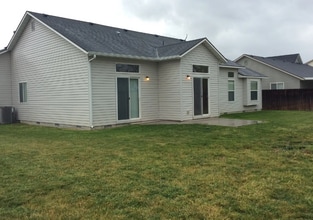 348 E Kelleher St in Kuna, ID - Building Photo - Building Photo