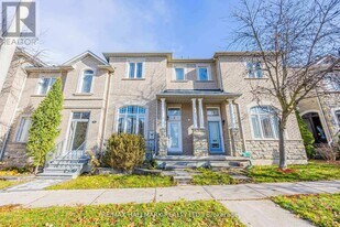 17 Oceanview St in Richmond Hill, ON - Building Photo