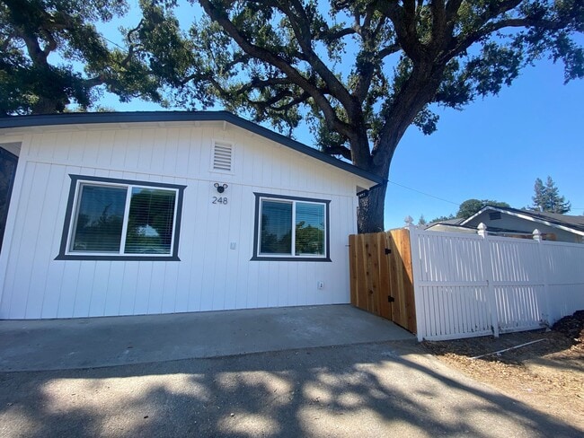 246 16th St in Paso Robles, CA - Building Photo - Building Photo
