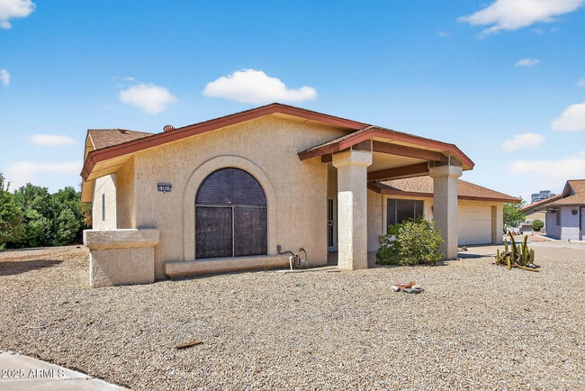 13511 W Gemstone Dr in Sun City West, AZ - Building Photo - Building Photo