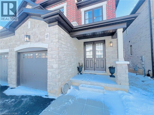 11 Cherry Blossom Hts in Hamilton, ON - Building Photo - Building Photo