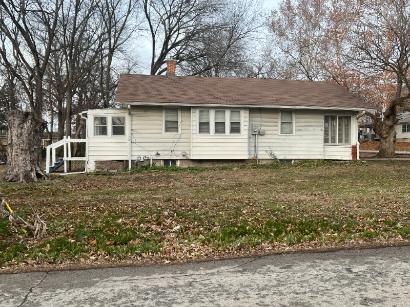 2328 S Harris Ave in Independence, MO - Building Photo