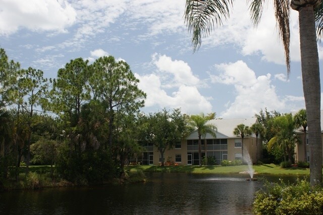 108 Pebble Shores Dr in Naples, FL - Building Photo - Building Photo