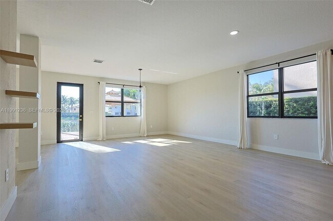 8800 NW 98th Ct in Doral, FL - Building Photo - Building Photo