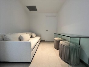 68 SE 6th St in Miami, FL - Building Photo - Building Photo