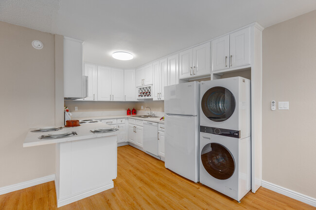 Casa De Helix La Mesa, Brand New Kitchen, w/d in Spring Valley, CA - Building Photo - Interior Photo