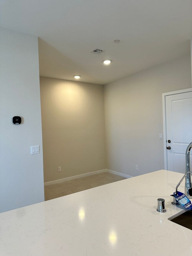 868 Angwin Ln in Henderson, NV - Building Photo - Building Photo
