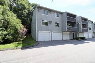 86 Buddington Rd in Groton, CT - Building Photo - Building Photo
