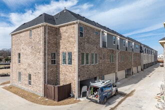 Collin Creek in Plano, TX - Foto de edificio - Building Photo