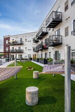 Article No. 7 in North St. Paul, MN - Foto de edificio - Building Photo