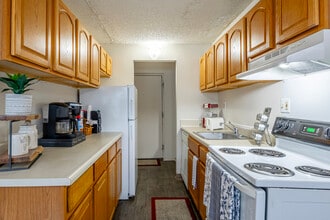 Westchester Towers in Wayne, MI - Foto de edificio - Interior Photo